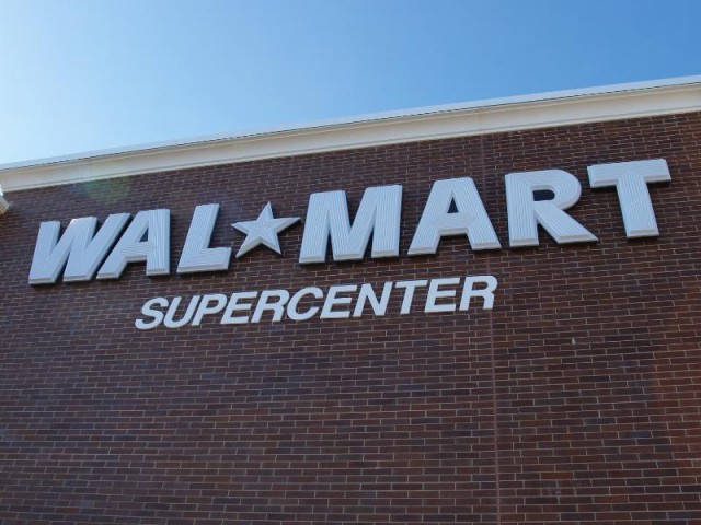Walmart_Supercenter_Flickr_Ron_Dauphin