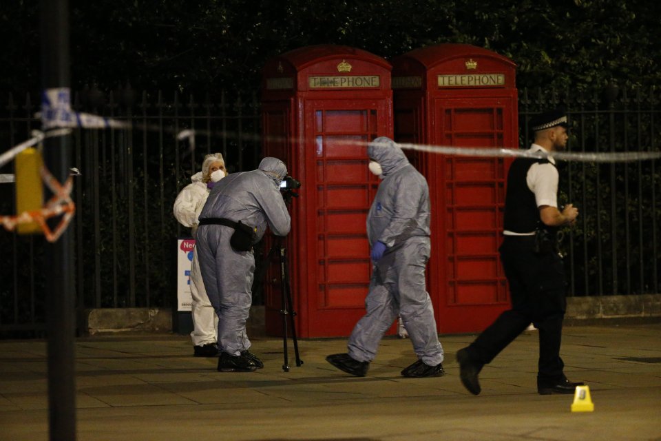 © Licensed to London News Pictures. 04/08/2016. London, UK. Police officers investigate a mass stabbing incident, which left one woman dead and up to six people injured outside the Imperial Hotel in Russell Square, London. Photo credit: Tolga Akmen/LNP