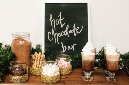 21-Hot-Cocoa-And-Chocolate-Bar-Ideas-For-Your-Winter-Wedding18-500x332