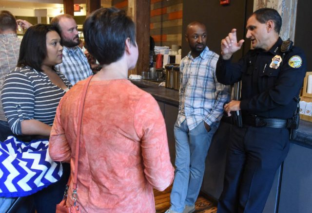 今日全美与警察共饮咖啡的活动仅仅是一个新的开端
