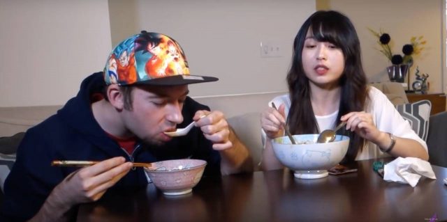 最近打开Youtube会有种螺蛳粉的味道…老外挑战中华“黑暗料理”