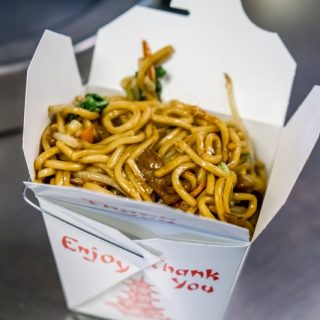 老牌亞城中餐館發現蟑螂，引來美國網友熱議
