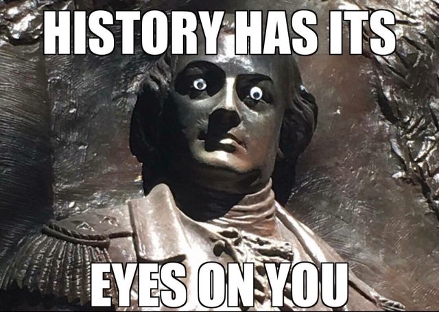 美國喬治亞州一雕像被人裝了雙眼睛 當地政府：這是犯罪啊