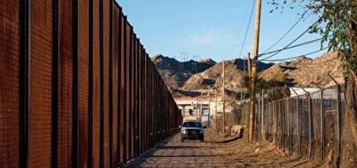 美政府警告：开放边境让移民系统濒临崩溃