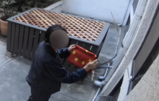 在洛杉磯「順」走中國國旗？這位老華僑，我們在找您！