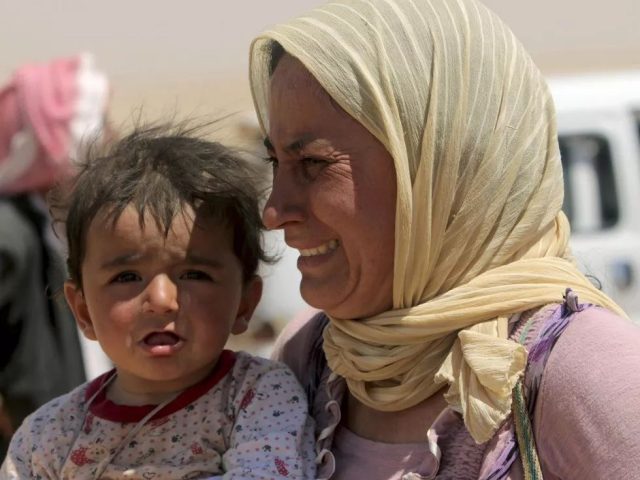 嫁给ISIS的女孩们，如今怀了孩子想回国养娃，要原谅她们吗？