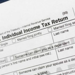 報稅季緊鑼密鼓 路透調查料兩成人今年可少繳稅