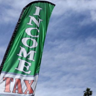 國稅局打擊退稅欺詐：合法納稅人也被身份驗證