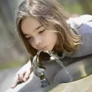 美國被曝出自來水有毒，影響7700萬人，8000兒童鉛中毒