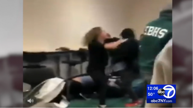 争吵中扯下穆斯林同学头巾 新州高中生被控罪