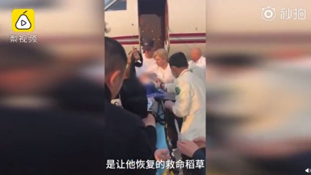 美国15岁瘫痪男孩包机到云南求医，称中国是他最后的希望