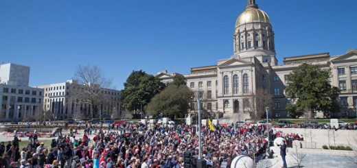 乔州议会两院通过《反堕胎法案》州长坎普待签属