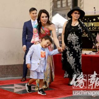 影星刘玉玲摘星光大道之星 华裔再写好莱坞传奇
