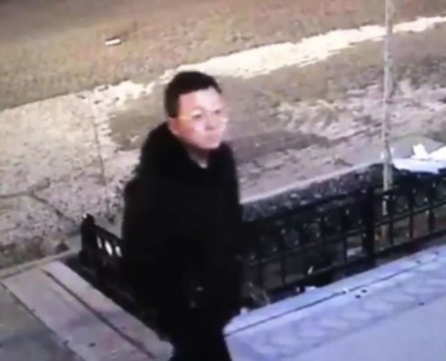 紐約華裔男子清晨KTV前搶劫另一華男 搶走受害人金項鏈