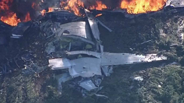 一架美国飞机突发意外，飞机急速俯冲撞向地面，飞行员当场毙命！