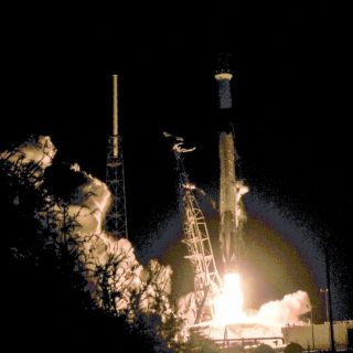 NASA首艘SpaceX载人飞船年内升空