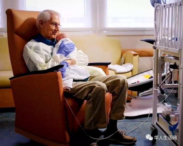 感人！美国82岁“袋鼠爷爷”捐款百万，守护最萌的年龄差