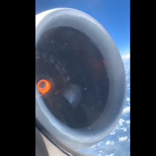 亚城起飞的达美航班引擎 机舱满是烟雾 达美航班引擎空中损坏紧急降落