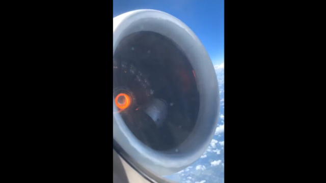 亚城起飞的达美航班引擎 机舱满是烟雾 达美航班引擎空中损坏紧急降落