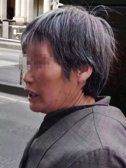 直擊｜那群跪地向外國人乞討的中國大媽被抓了