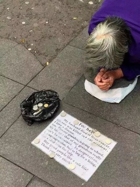 直擊｜那群跪地向外國人乞討的中國大媽被抓了