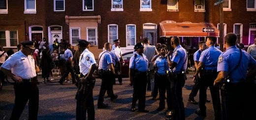 费城突发枪案 警方与枪手对峙8小时后将其逮捕 6名警员中枪