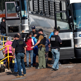 密西西比州移民大扫荡后 ICE释放300人