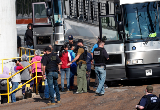密西西比州移民大扫荡后 ICE释放300人