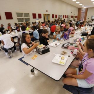 全美1500萬小學生食不果腹 如何幫助他們？