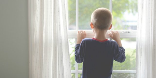 在美国 到底几岁的孩子能独自留在家？