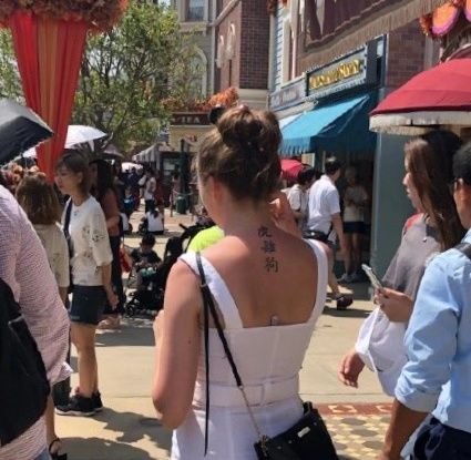 老外恋上天朝高中校服？中国留学生笑了：原来土到极致就是潮？？？