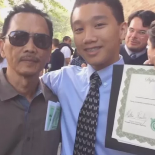 亞裔家庭打拚30年 父母染新冠雙雙離世! 17歲少年被網友送上大學