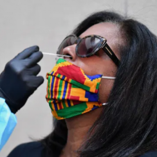 恐怖! 40歲女子做新冠核酸檢測 一捅鼻子 腦液當場流不停!