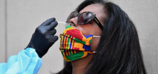 恐怖! 40歲女子做新冠核酸檢測 一捅鼻子 腦液當場流不停!