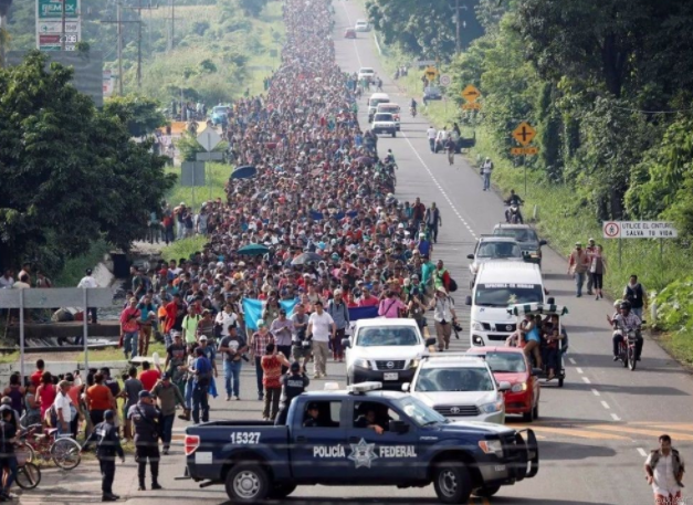 拜登大赦1100萬非法移民，中美洲再現大篷車，數千難民正趕來美國