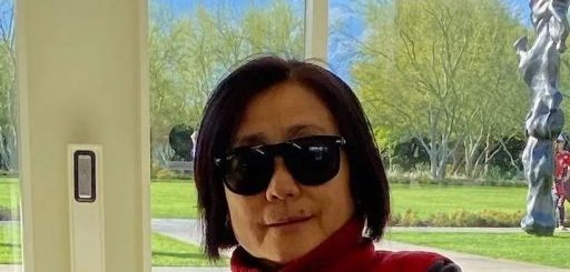 气愤！美国64岁华女清晨遛狗，被女游民刺死！嫌犯事发前刚因攻击人被提前释放！