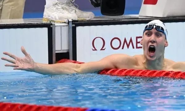 首金！佐治亚小伙游泳混合400米夺冠！