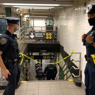恐怖! 纽约某银行发生抢劫案! 华人枪口下被要钱! 劫匪携枪在逃 地铁射乘客！