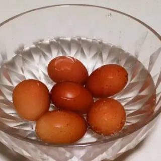 煮鸡蛋：冷水、热水下锅都不对，牢记这3点，鸡蛋轻轻一碰就脱壳