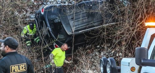 亞城華人開車卡在Duluth鐵軌上 乘客逃脫 司機身亡