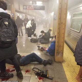 突发！纽约地铁遭血洗! 亚裔中弹 华人惊魂 枪手在逃! FBI大搜捕!