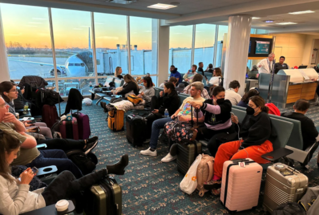 飞16小时来美!结果纽约机场关了 直接空中返回出发地