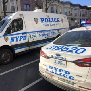 乱刀砍死同乡女友被捕，纽约华男监狱8楼一跃而下，不治身亡！