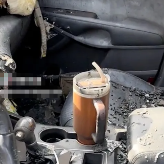因禍得福？美國女子汽車被火燒毀 水杯"毫髮無損" 拍視頻獲新車一台