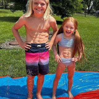 美國7歲兒童選美冠軍練出6塊腹肌，媽媽稱一切是孩子自願，網友：不信！