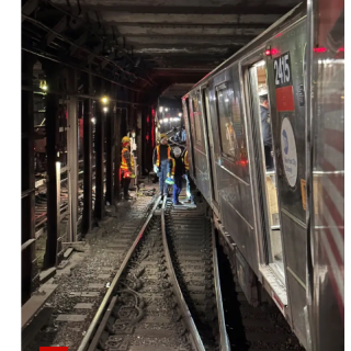 突发灾难! 载500人地铁撞车脱轨 乘客尖叫跳窗逃命 数十人伤 全线停摆!