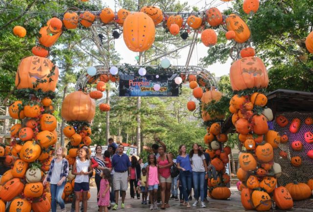 來一場秋季魔幻之旅吧！Stone Mountain Park南瓜節等你來玩！